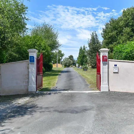 Gite In A Holiday Park With Swimming Pool Saint-Savinien